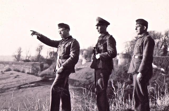 Plaatsbepaling van de vijandelijke troepen werd via uiterst precies nattevingerwerk vastgesteld.